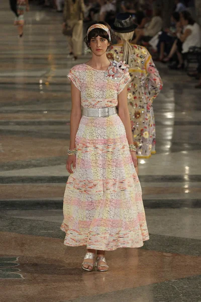 Look 76